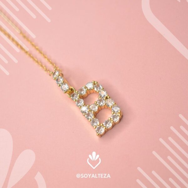 Collar Letra B