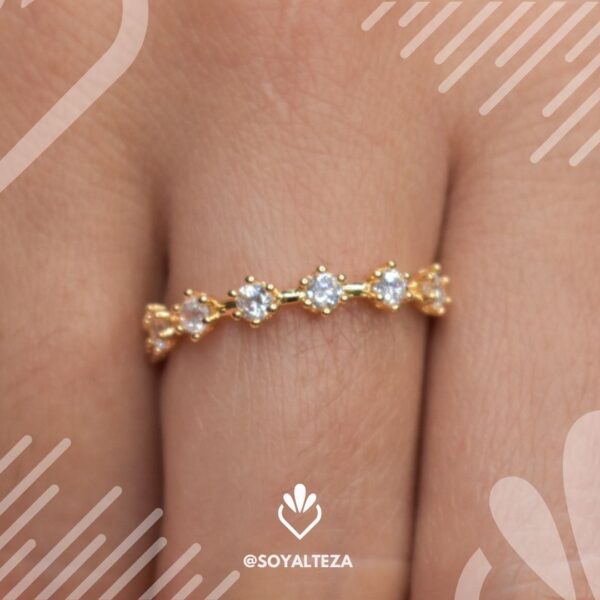 Anillo corona de zirconias