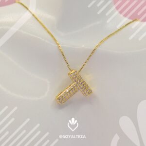 Collar letra T