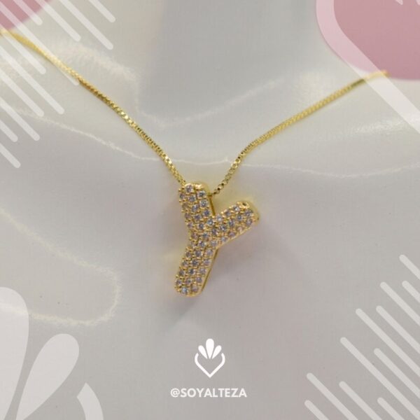 Collar letra Y