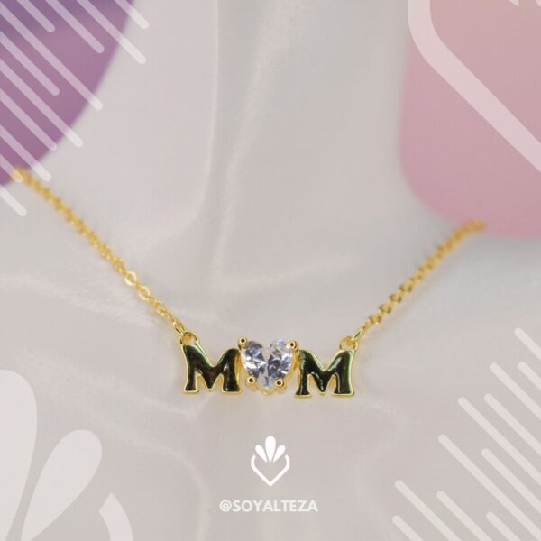 Collar mom