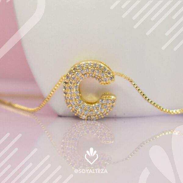 Collar Letra C